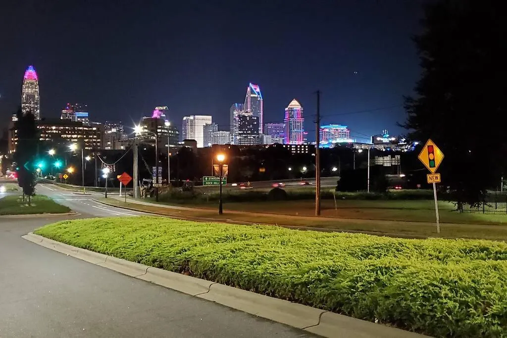 Suite 7, Sleep 6, Walk To Attractions In Uptown Charlotte United States